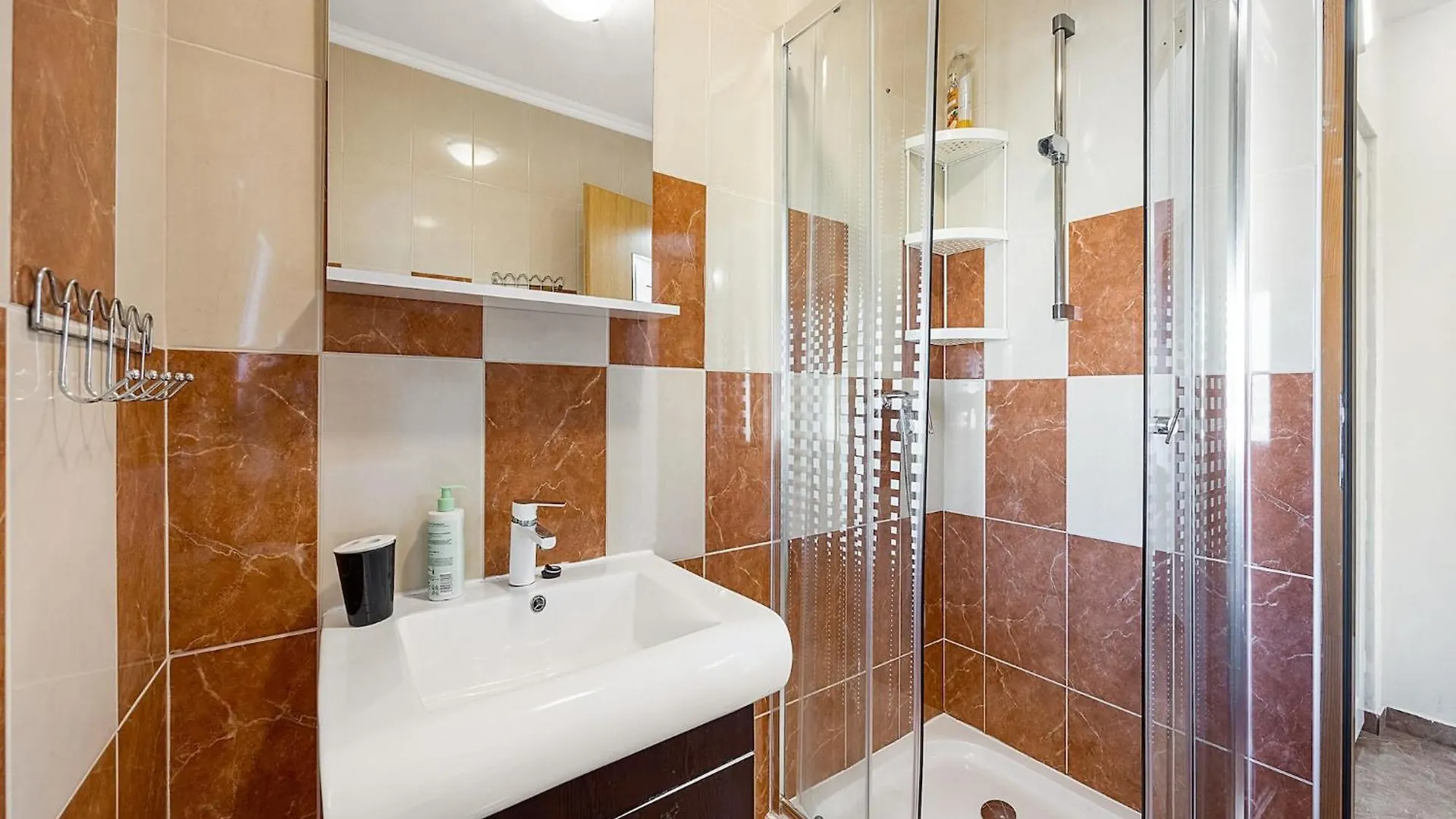Studio Apartment, 250M From The Beach Medulin Apartment